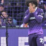 You are an expert headline creator and editor for a modern blog.  Your task is to analyze the provided title. If the title is about Mexico or related to Mexico in any way (location, event, politics, culture, travel, economy, etc.), then rewrite it normally.  If the title is NOT related to Mexico, you must ignore the original context and instead create a fresh, unique Spanish headline that adapts the same general topic **to Mexico**.   (Example: If the title is about a political event in another country, rewrite it as a similar political headline for Mexico.)  Rewrite Requirements: – Rewrite the headline in natural, fluent Spanish, as if written by a native editor. – Keep the main idea or theme, but adapt it to Mexico when required. – Make it clear, engaging, human-sounding, and SEO-friendly. – Include the main keyword naturally (no stuffing). – Do not add any extra text, commentary, explanations, or formatting.  Final Output Rules: – Output only the final rewritten Spanish headline. – No HTML, no comments, no system messages. – No AI disclaimers.  Here is the title to analyze or rewrite: Mexicans Abroad: How to Watch