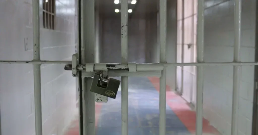 Condenan a "N" a 33 años de cárcel por abusar de la hija de su pareja en Ahome