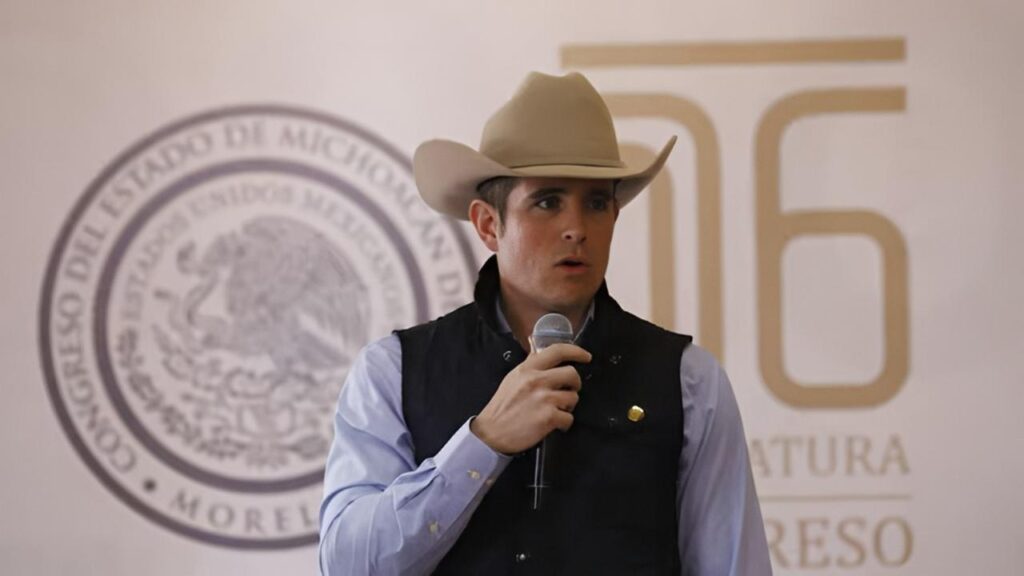 Descubrimiento impactante: Diputado Bautista Tafolla encuentra fosa con cuatro cuerpos en Uruapan