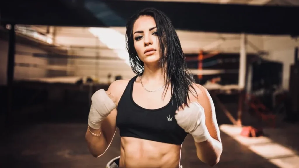 Diana 'La Bonita' Fernández arrasa en su victoria sobre Nayeli "La Bikina" Rodríguez