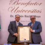 El gobernador Rubén Rocha Moya recibe la distinción "Benefactor Universitas" de la Escuela Libre de Derecho de Sinaloa