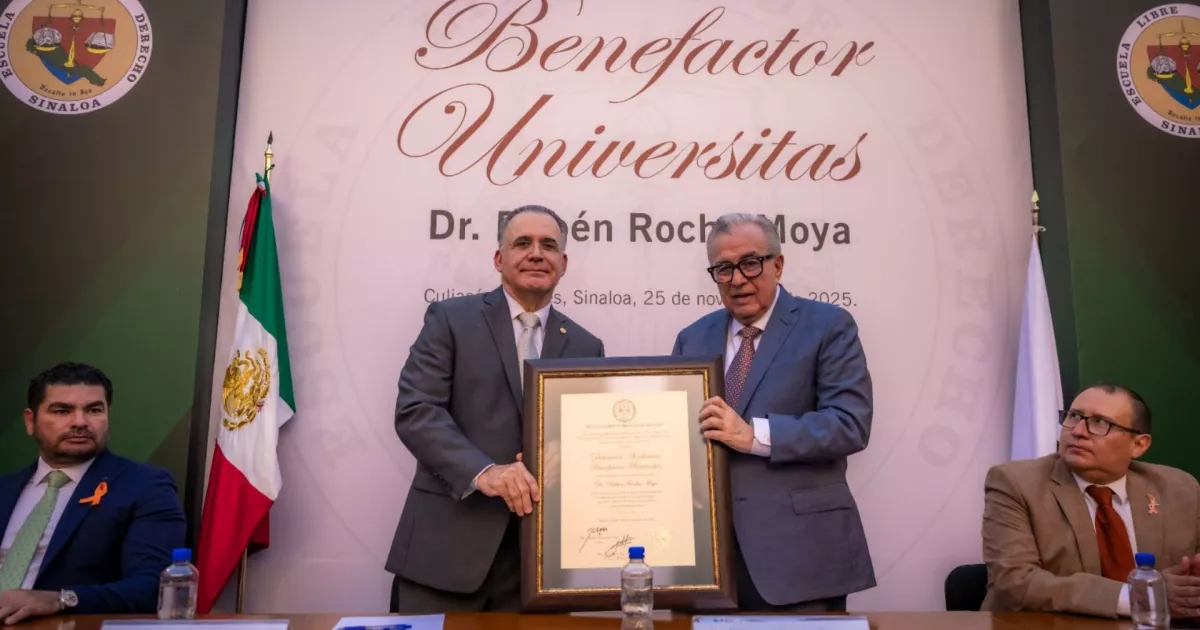El gobernador Rubén Rocha Moya recibe la distinción "Benefactor Universitas" de la Escuela Libre de Derecho de Sinaloa