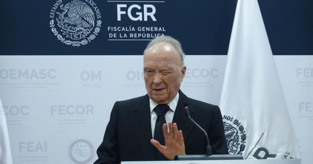 El impacto en AMLO: el trasfondo de la renuncia de Gertz Manero a la FGR, según expertos
