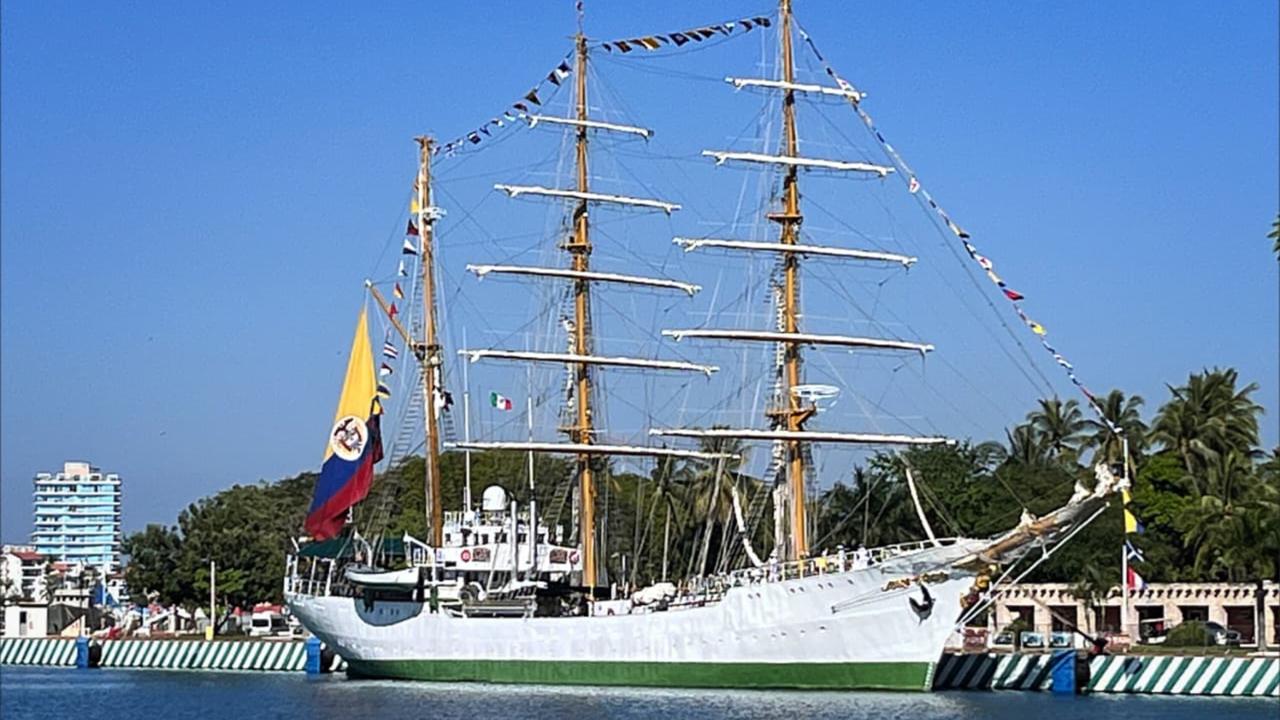El majestuoso Buque Escuela ARC Gloria de la Armada de Colombia llega a Puerto Vallarta