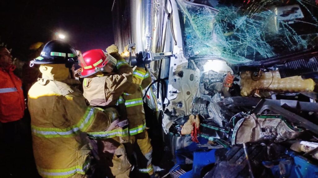 Fatal choque en la autopista Tepic–Mazatlán cobra una vida y deja a conductor ileso