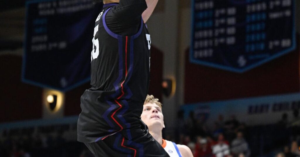 Harding encesta el jumper para tomar la delantera con 48 segundos restantes mientras TCU vence a No. 10 Florida 84-80