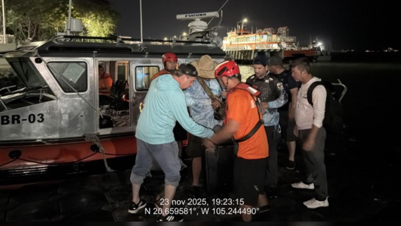 Héroe marina salva a nueve personas de yate que se estaba hundiendo en Bahía de Banderas