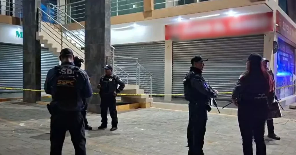 Hombre es baleado y asesinado en plaza comercial de Santa Fe, Culiacán