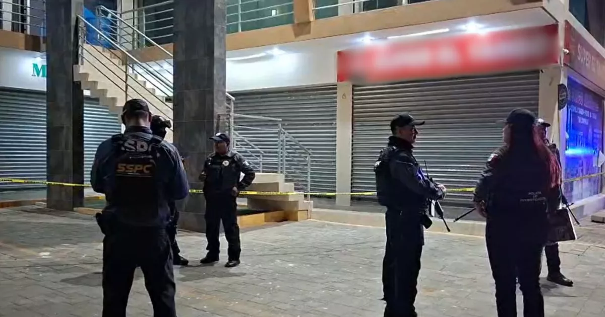 Hombre es baleado y asesinado en plaza comercial de Santa Fe, Culiacán