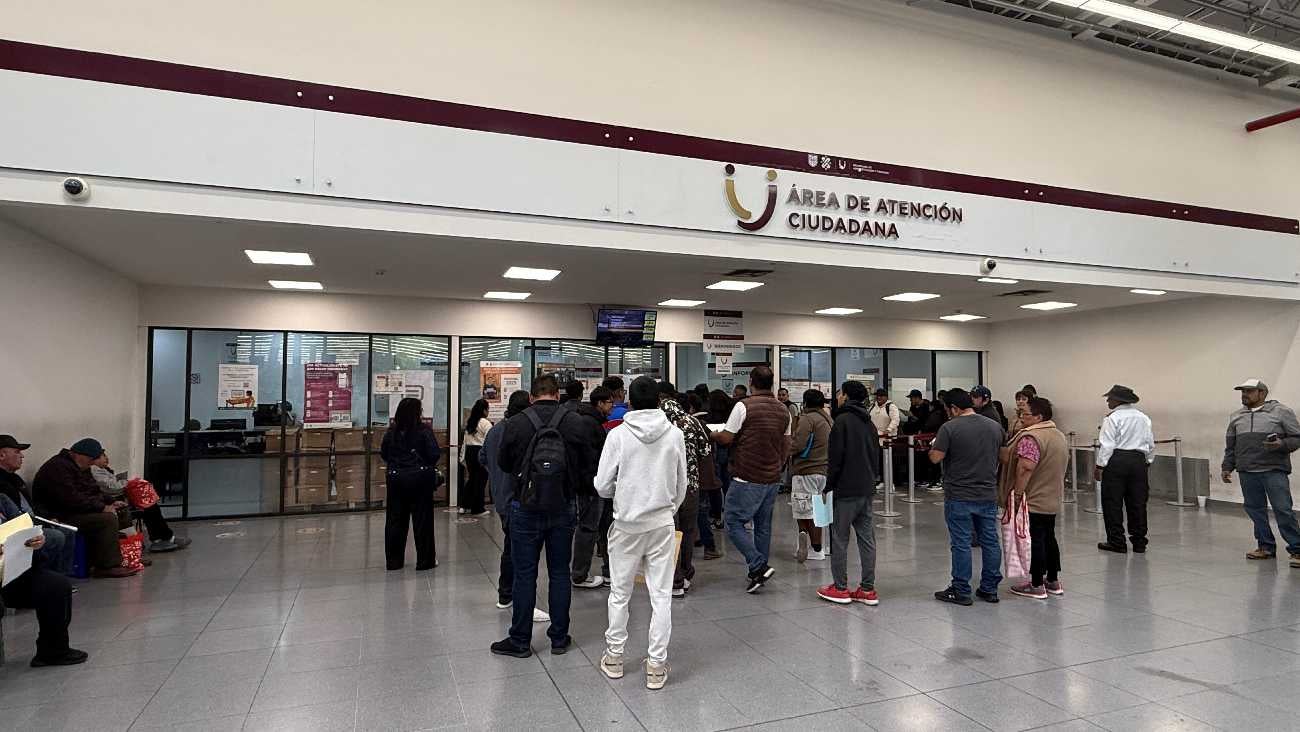 Licencia permanente en Ciudad de México: Persisten las largas filas a pesar de la prórroga hasta 2026