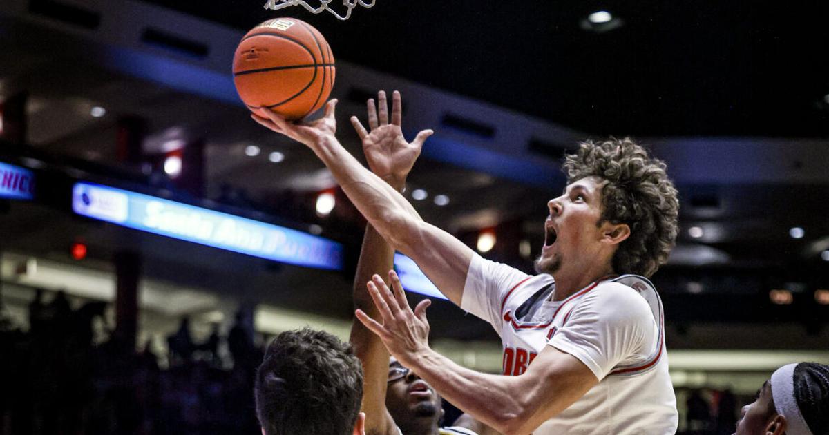Lobos remontan 15 puntos contra Alabama State para evitar sorpresa y ganar 93-87