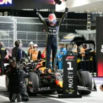 Max Verstappen domina un emocionante Gran Premio de Las Vegas y defiende su posición contra Norris en las primeras vueltas