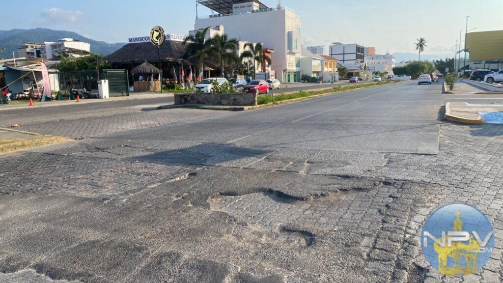Necesidad de restaurar secciones dañadas de la avenida México en Puerto Vallarta