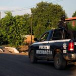 Policía municipal de Michoacán arrestado por feminicidio y tortura, quedan 8 prófugos