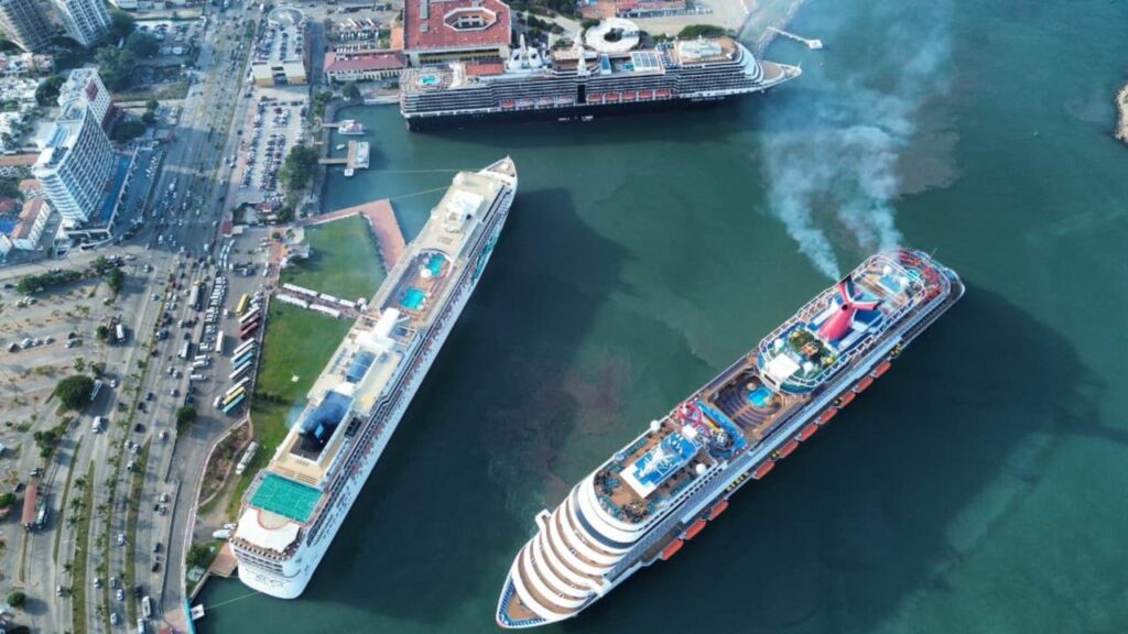 Puerto Vallarta recibe con orgullo la llegada de tres cruceros al mismo tiempo