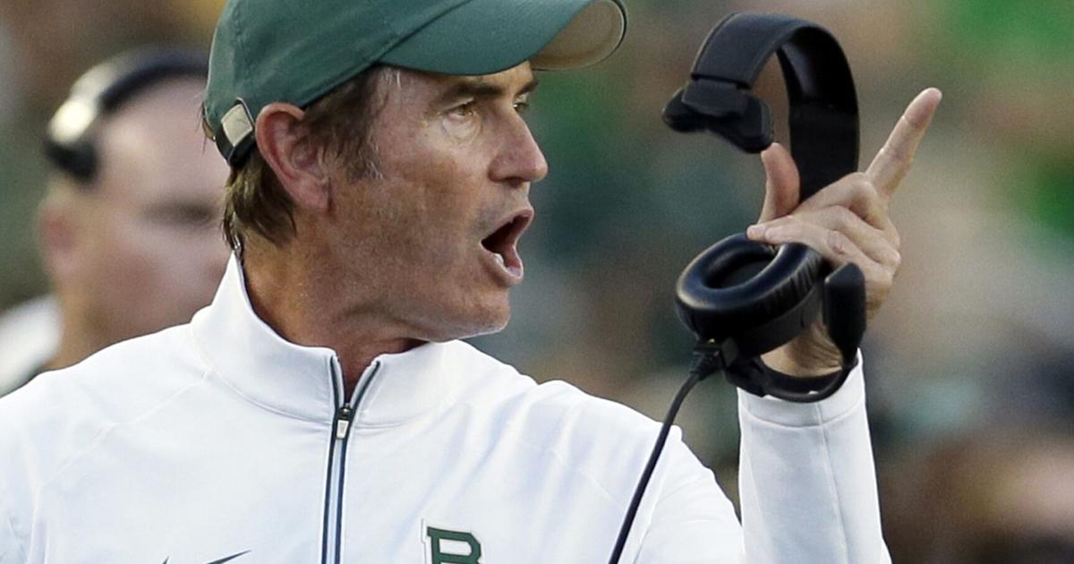 Riesgos de reputación para el este de México al contratar a Art Briles, entrenador de fútbol americano con escándalos en su historial.