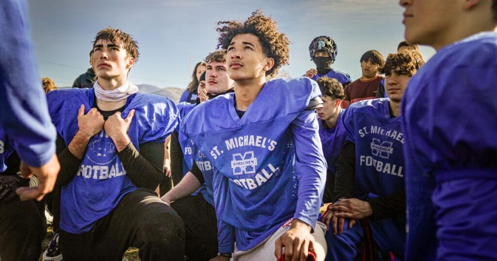 St. Miguel continúa la tradición de acción de gracias antes del juego por el campeonato estatal.