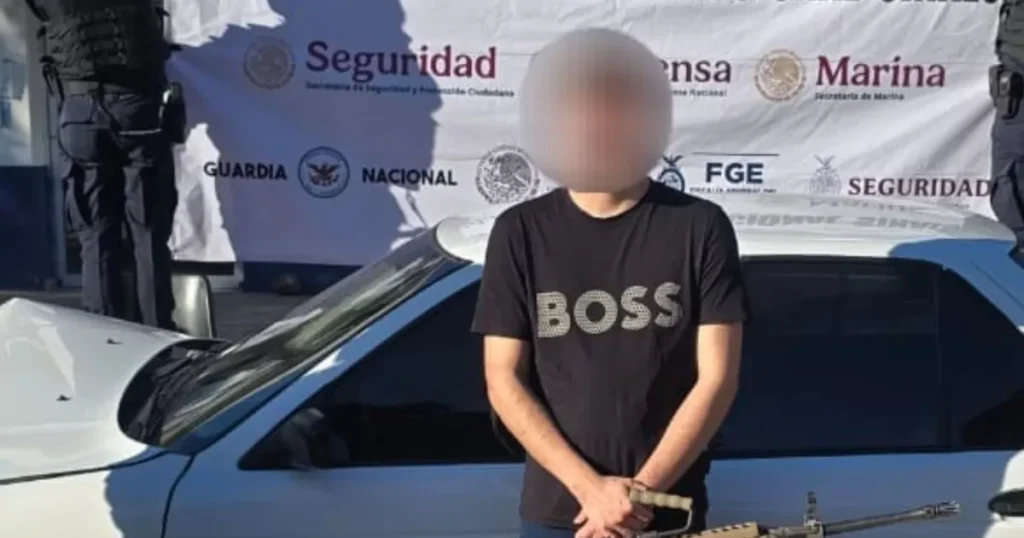 ¡Detenido tras estrellarse en su intento de fuga! Capturan a un ciudadano con una ametralladora en La Conquista, Culiacán