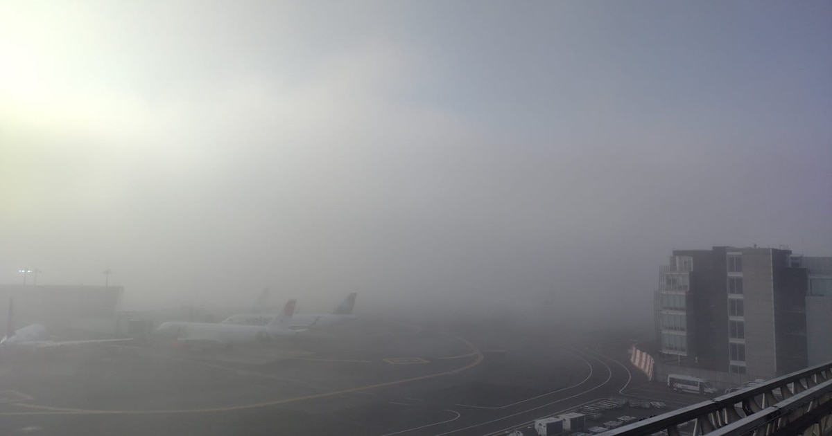 AICM cancela aterrizajes debido a niebla, impacto de neblina en calles cercanas