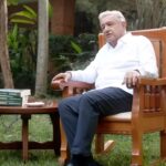 AMLO regresa y considera marchar por la democracia y la soberanía