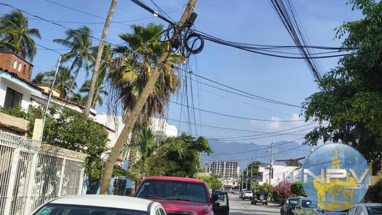 Accidente de camión derriba cables y deja a vecinos sin luz en Palmar de Aramara