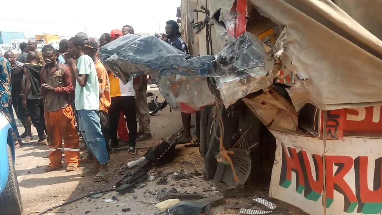 Anthony Joshua sufre accidente automovilístico en México y coche termina destrozado