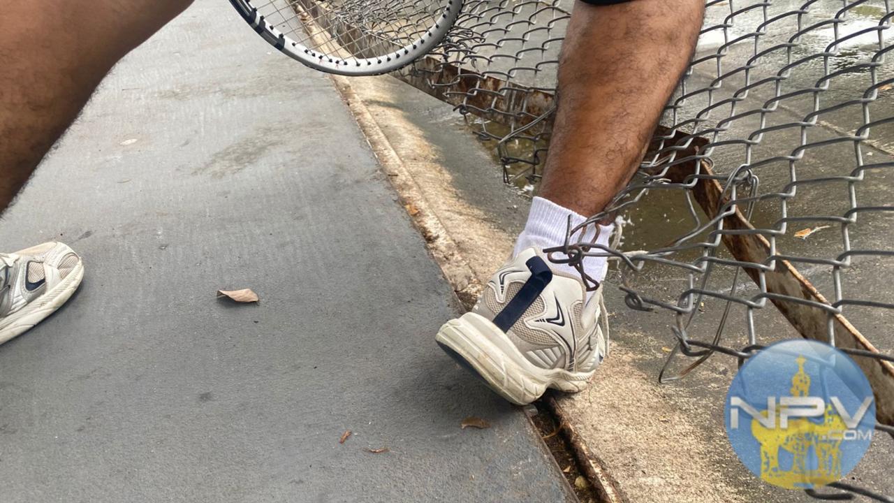 Atletas demandan reparación inmediata de mallas en canchas de frontenis en la unidad Agustín Flores