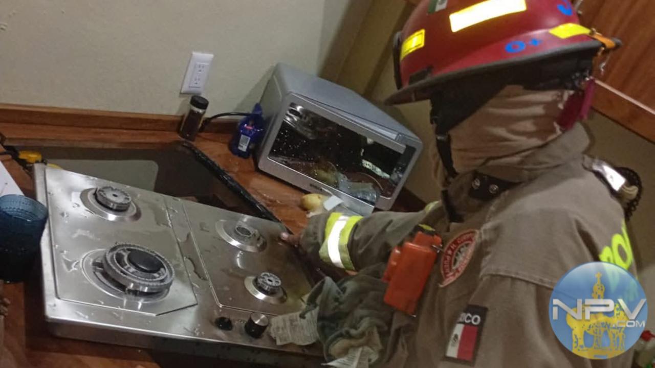 Casa en la 5 de Diciembre en Llamas: ¡Alerta de Incendio!