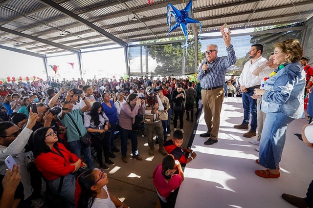 Celebración de la Gran Posada 2025 junto al Gobernador Rocha Moya y Eneyda Rocha honrando a miles de familias