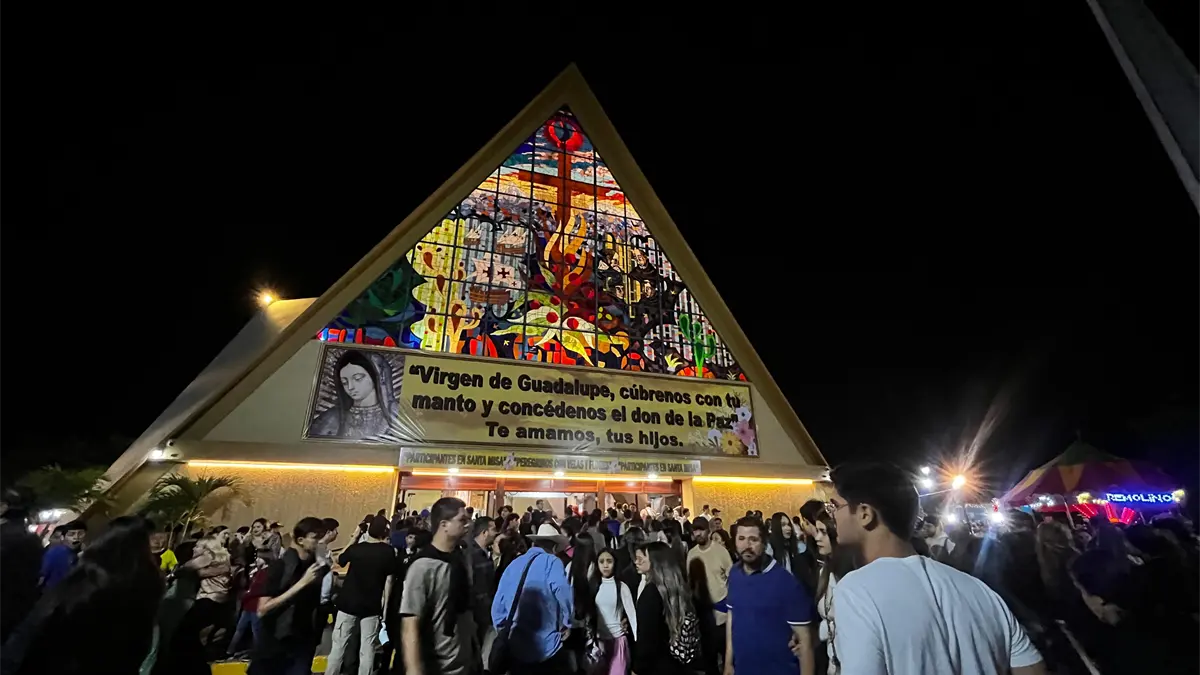 Celebrando con fervor: La Virgen de Guadalupe honrada por miles en La Lomita