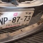 Conductor se da a la fuga después de accidente en la avenida Francisco Villa; abandonó placa en la escena