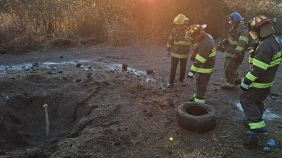 Derrame de gasolina en tubería de Pemex activa la respuesta de emergencia en Tlajomulco