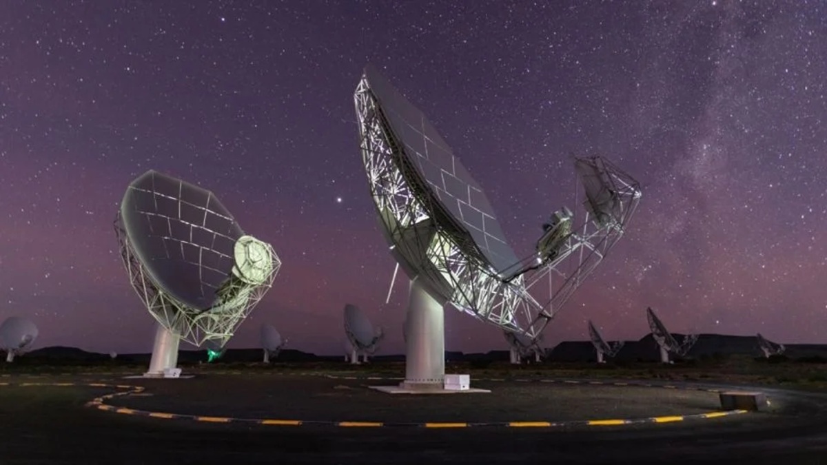 Descubren impresionante estructura cósmica giratoria compuesta por 14 galaxias