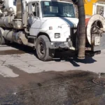 Despejan alcantarillado de colonias en Mazatlán: ¡Fuera escombros, toallitas húmedas y más!