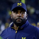 Despido de Sherrone Moore deja a programa de fútbol americano de Michigan en apuros buscando un nuevo entrenador