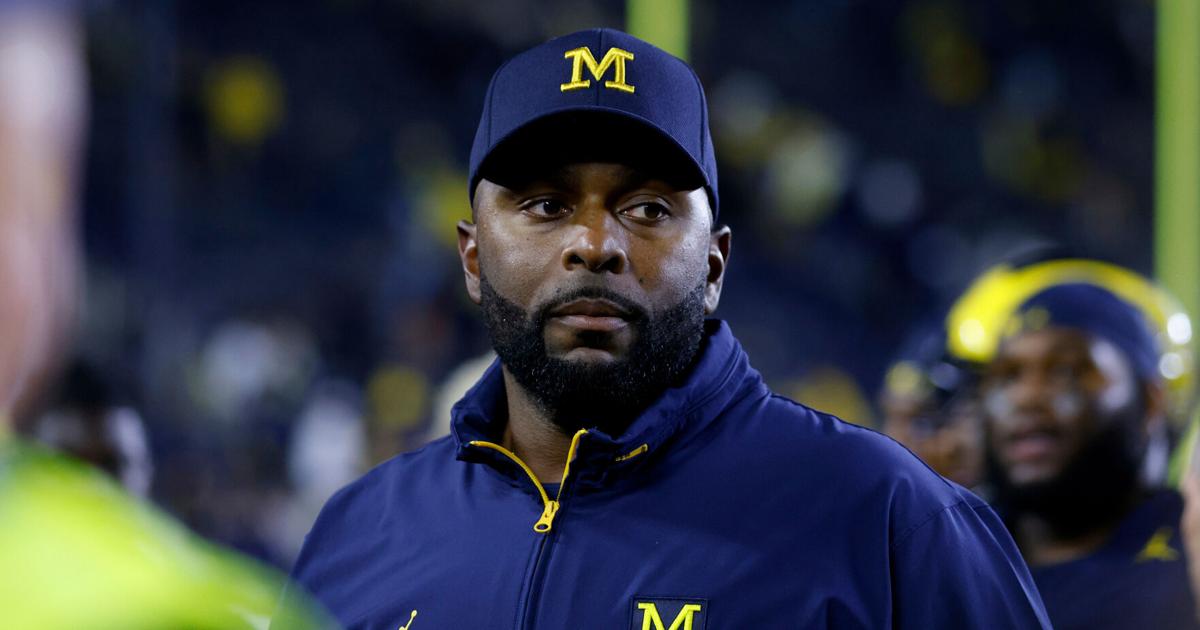 Despido de Sherrone Moore deja a programa de fútbol americano de Michigan en apuros buscando un nuevo entrenador
