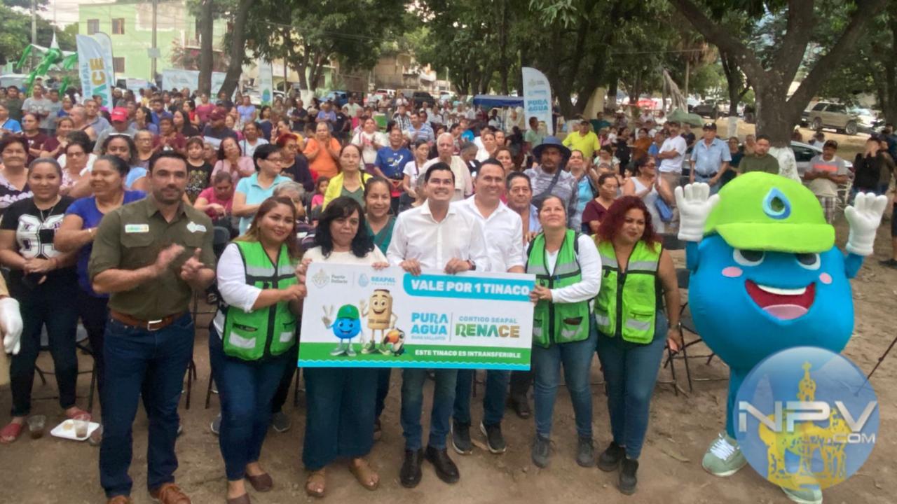 Distribución de tanques de agua a hogares en la comunidad de San Miguel en Puerto Vallarta