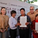 El Gobernador Rocha Moya otorga seguridad legal a hogares en El Ranchito con la entrega de escrituras