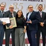 El Gobernador Rocha Moya rinde homenaje a los empleados públicos