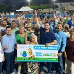 El alcalde Luis Ernesto Munguía promueve solidaridad con la entrega de tinacos en La Floresta