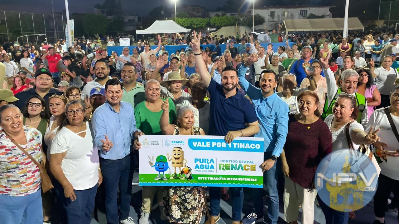 El alcalde Luis Ernesto Munguía promueve solidaridad con la entrega de tinacos en La Floresta