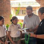 El alcalde Luis Munguía reconoce a Abdiel, Alexa y Alison por su amor por la naturaleza