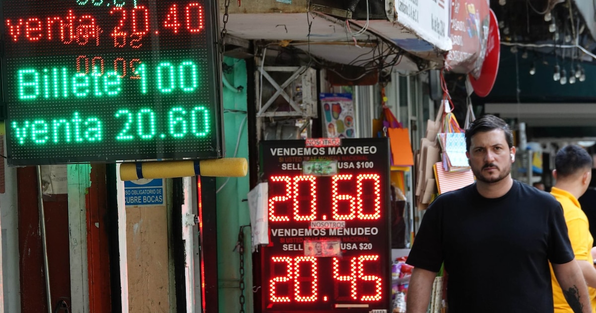 El dólar se desploma por debajo de los 18 pesos: el tipo de cambio al amanecer hoy 23 de diciembre