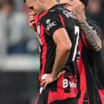 El futuro de Santiago Giménez en el Milán: Revelaciones del agente sobre el delantero