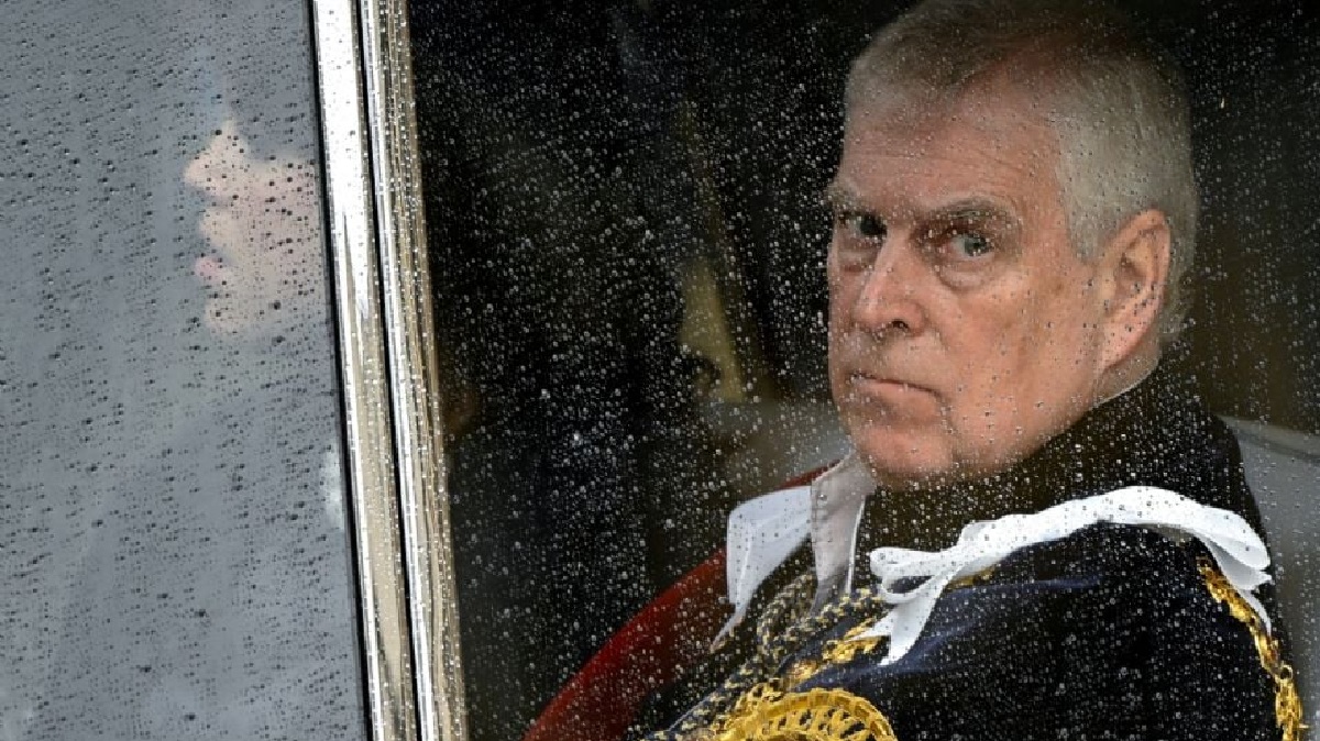 El príncipe Andrés renuncia a sus armas tras perder sus títulos nobiliarios