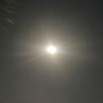 El resplandor nocturno de la luna en Puerto Vallarta