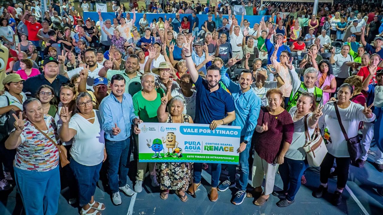 Entrega de 300 tinacos gratis en La Floresta como parte de la nueva etapa del programa PURA en Puerto Vallarta