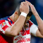 Exfutbolistas respaldan a Chicharito Hernández después de fallar un penal