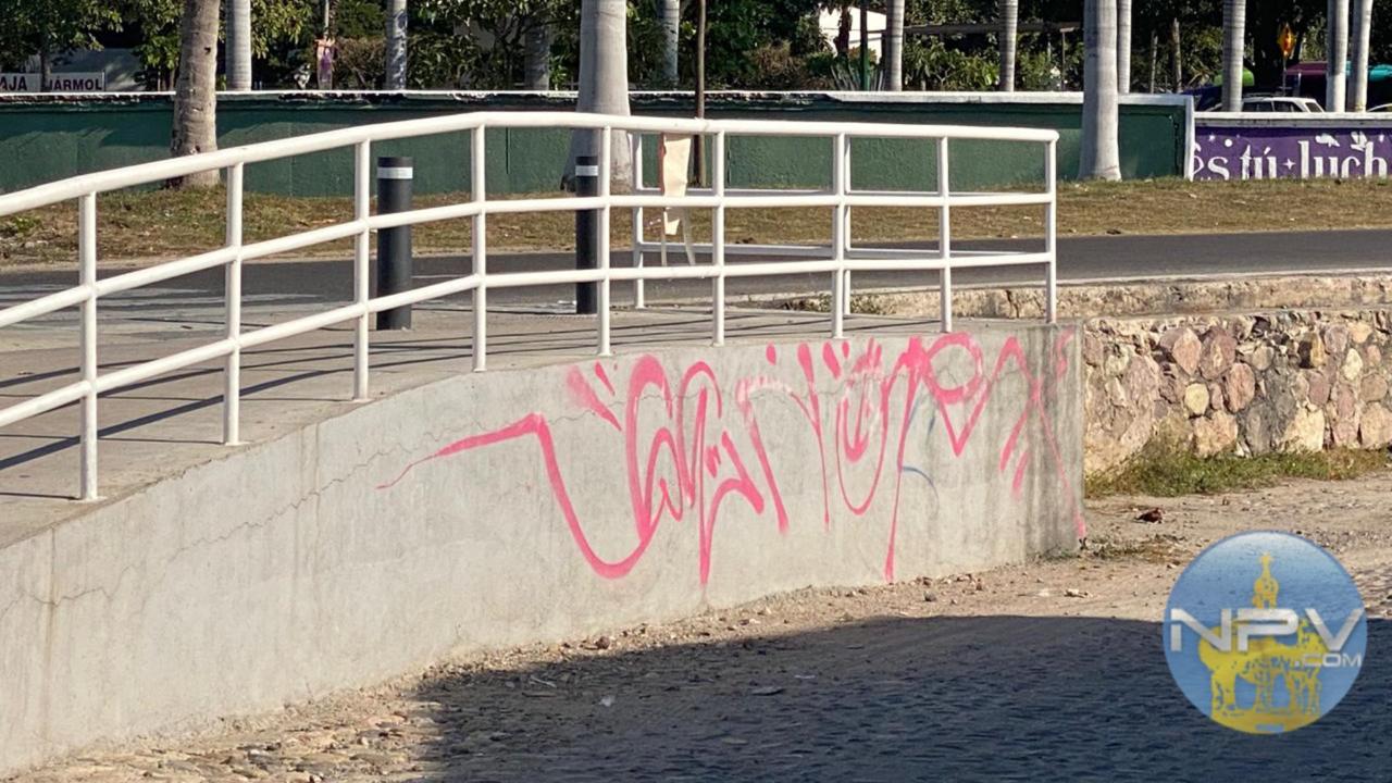 Explorando el arte urbano en Puerto Vallarta: Graffiti en la zona turística y hotelera