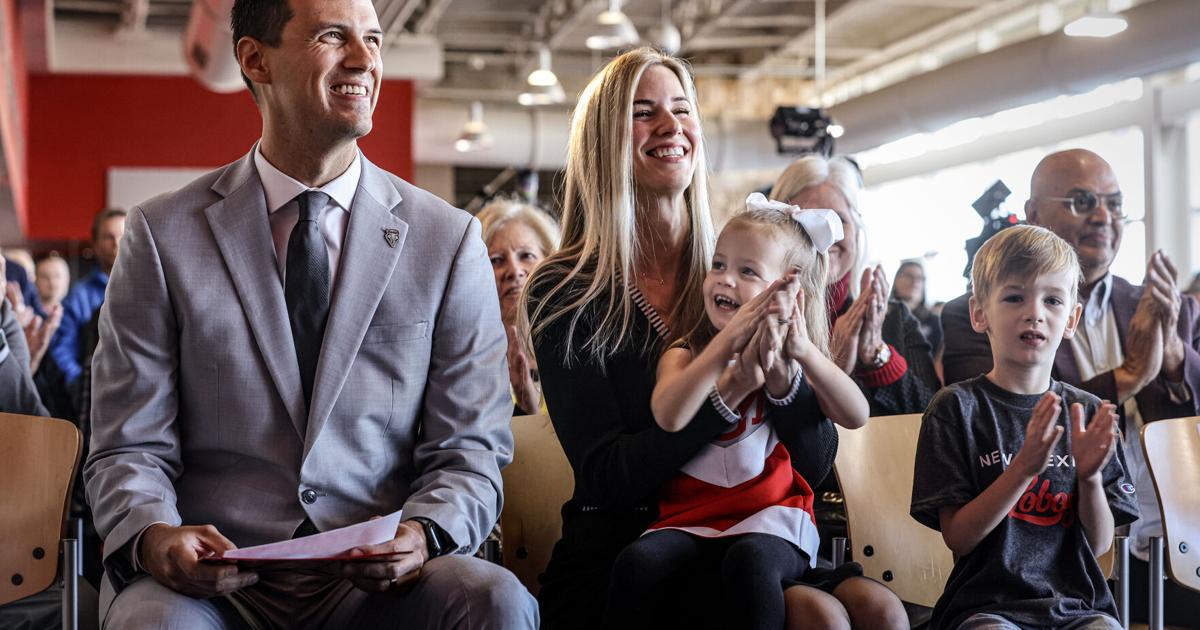 Fernando Lovo deja UNM para dirigir en Colorado tras un éxito sin precedentes como AD